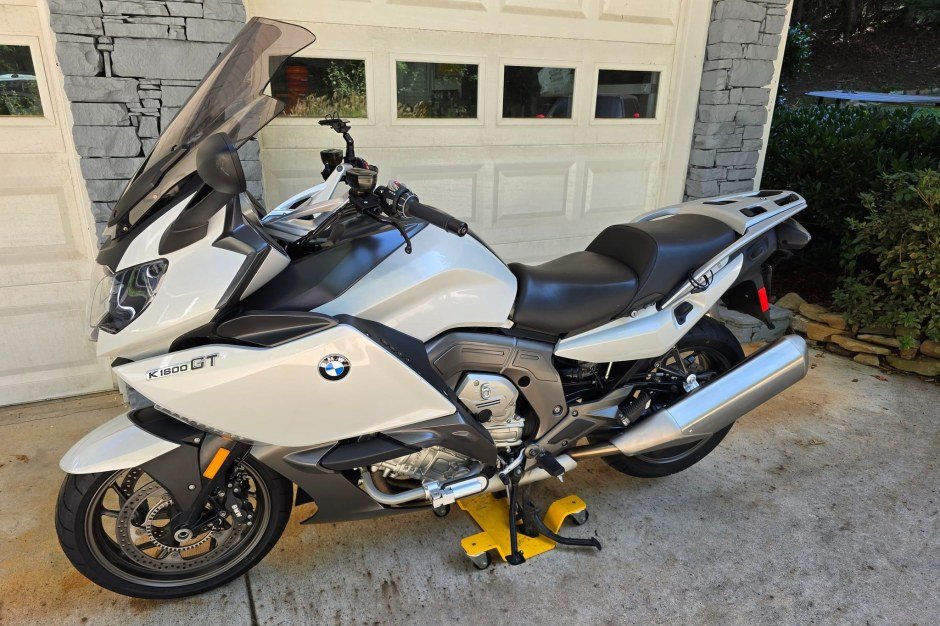 BMW K1600GT 2012 року з пробігом 4800 миль виставлено на аукціон без резервної ціни